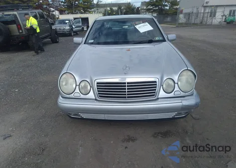 1998 Mercedes-Benz E 320 z USA, uszkodzony, nr VIN WDBJF65F6WA546094